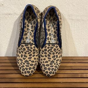 Barely worn animal print Rothy’s loafers in size 8. Excellent condition!